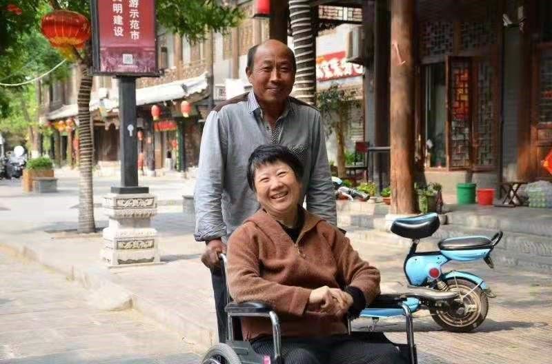 山东青州高位截瘫母亲 坐轮椅发货重塑生活