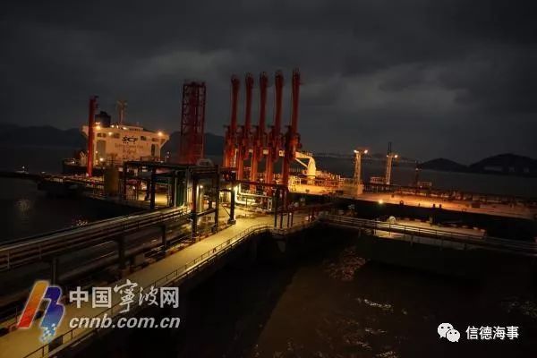寧波舟山港外釣油品30萬(wàn)噸級(jí)碼頭啟用 首艘外籍油輪?？?>
                                </a>
                            </div>
                            <div   id=