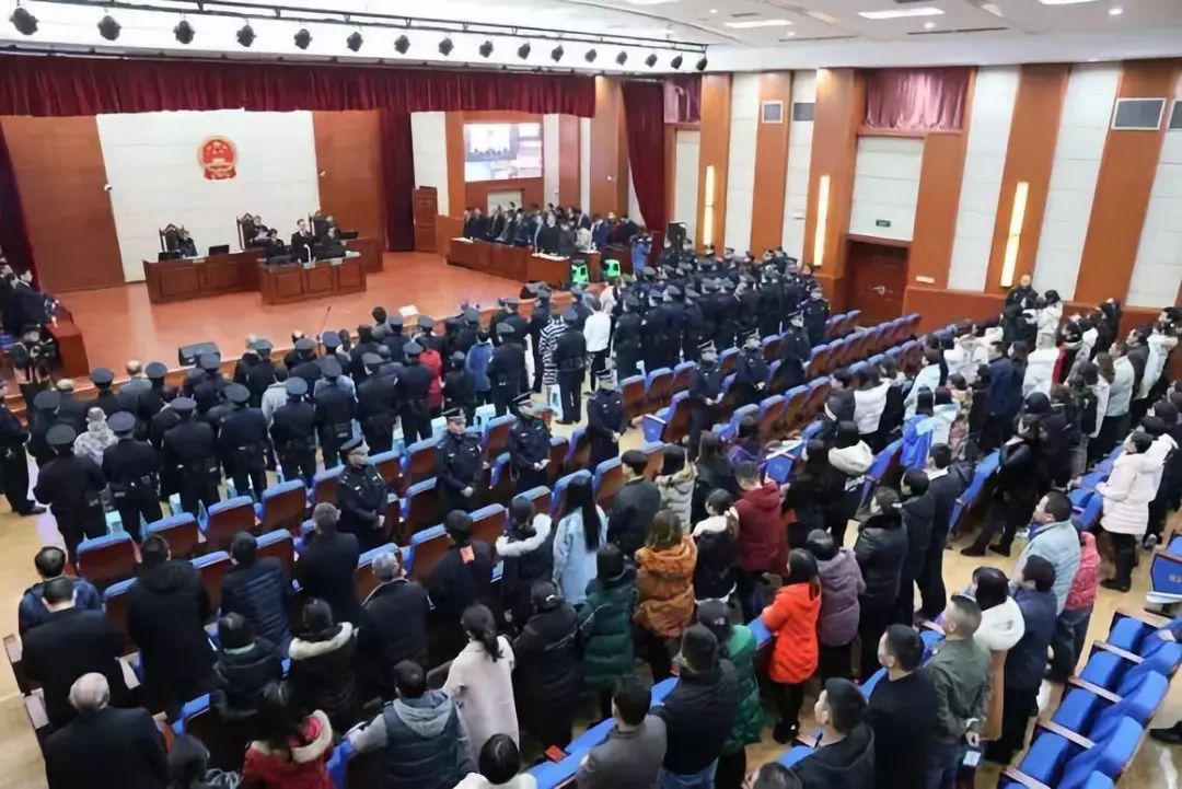 滾蛋吧，黑掛靠！重慶公開宣判“黑掛靠”案件，領(lǐng)導(dǎo)者被判刑25年！
