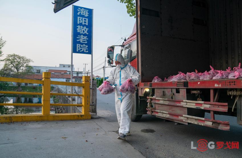 上海“助老专车”累计为2万多名老人送达保供物资