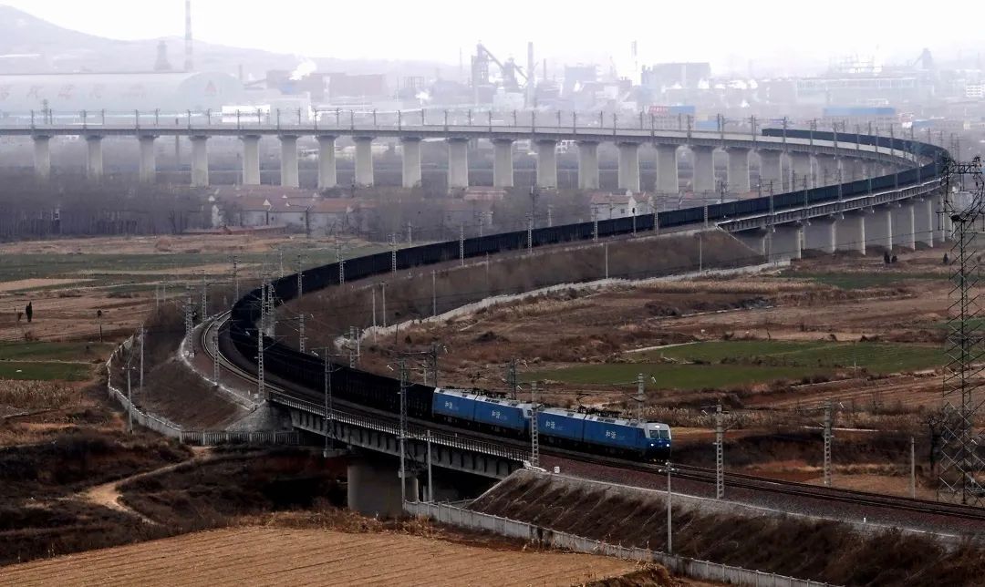國際能源署：重載鐵路的碳排放甚至超過汽車和飛機