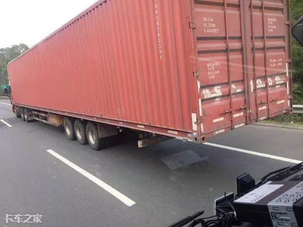 17.5米大板、變態(tài)集裝箱貨車霸占貨運(yùn)舞臺(tái)，守法車輛如何運(yùn)營？